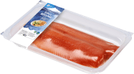 En förpackning med laxfilé ligger på en vit bakgrund med en etikett som visar produktinformation.