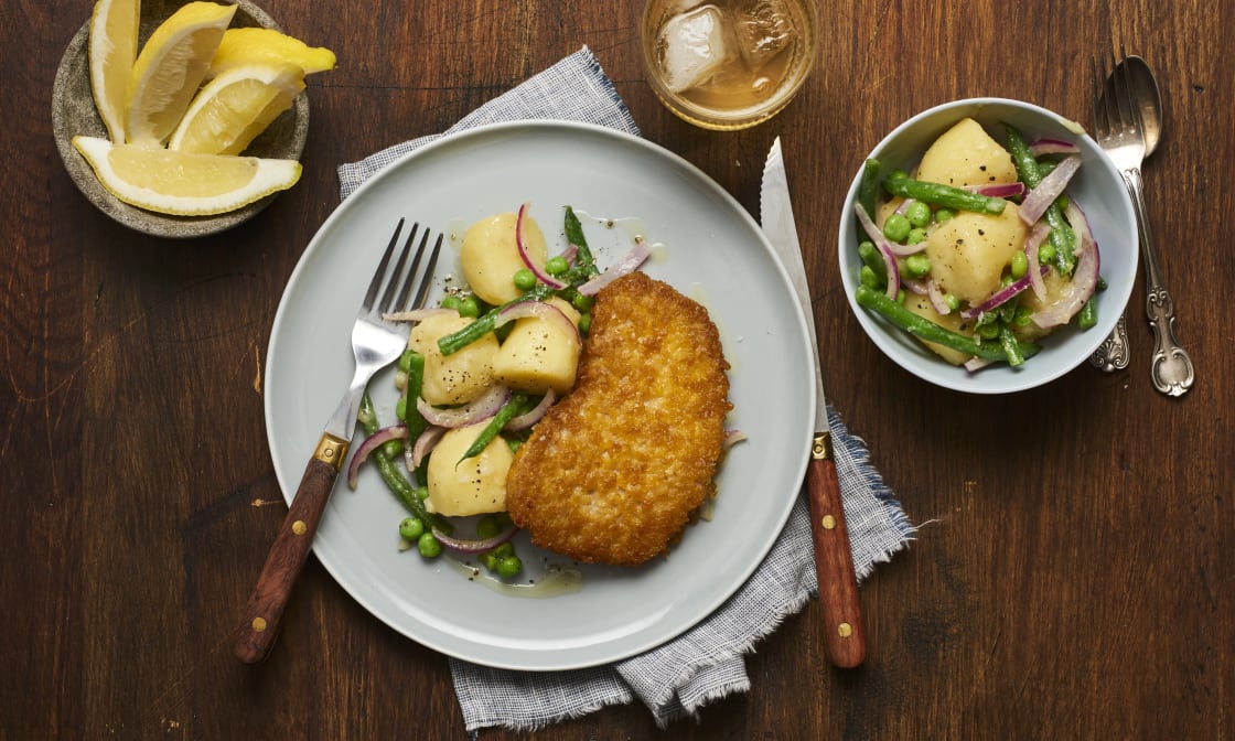 Vego-schnitzel med ljummen potatissallad.