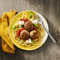 Pannbiff med tomatås och pasta