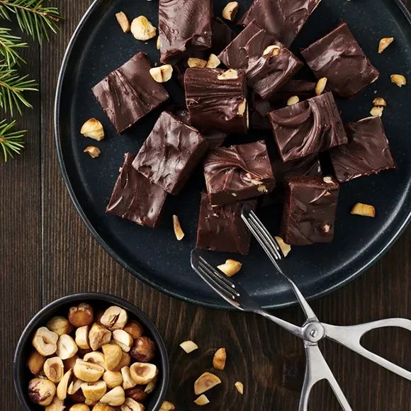 Enkel tryffelfudge med hasselnötter