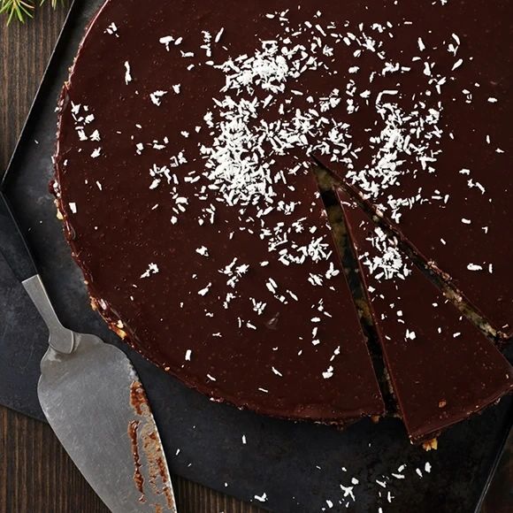 Nöt- och chokladtårta med tranbär