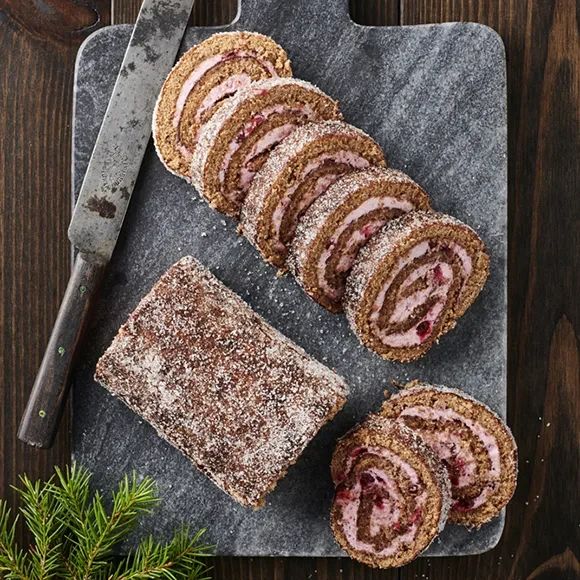 Pepparkaksrulle med lingon och mascarpone