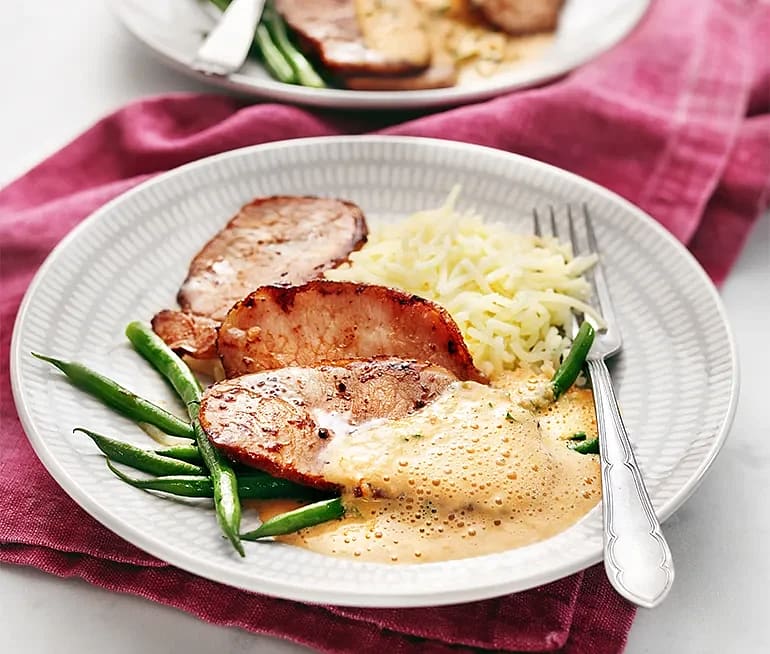 Kassler med paprikasås och haricots verts | Recept ICA.se