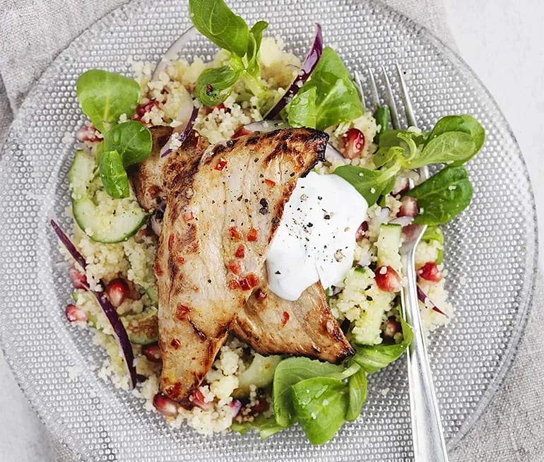 Skinkschnitzel med couscous och tsatsiki