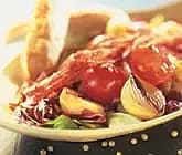 Ljummen sallad med steklök och körsbärstomater | Recept ICA.se