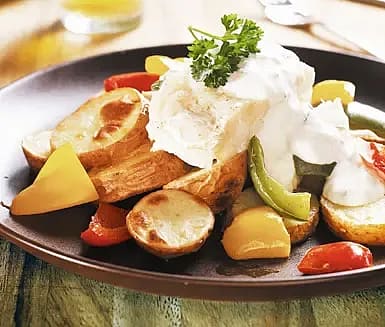 Ugnsbakad fisk med vitlökssås | Recept ICA.se