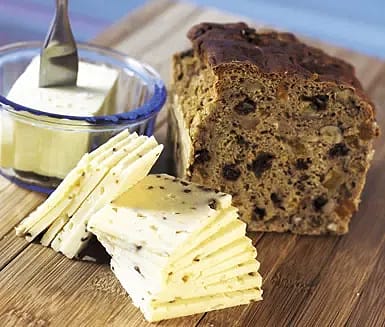 Rågbröd med frukt och nötter | Recept ICA.se