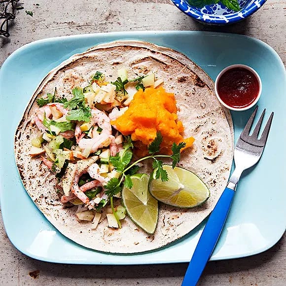 Taco Röra Tacos med morotsaioli och räkor | Recept ICA.se