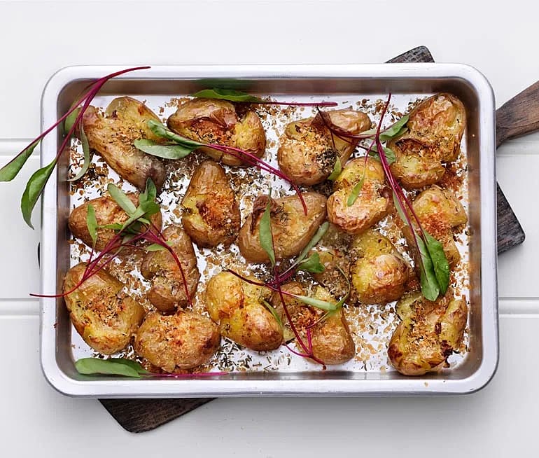 Krispiga smashed potatoes | Recept ICA.se