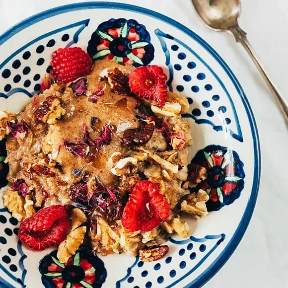Bakad gröt med äpple och mandelsmör | Recept ICA.se