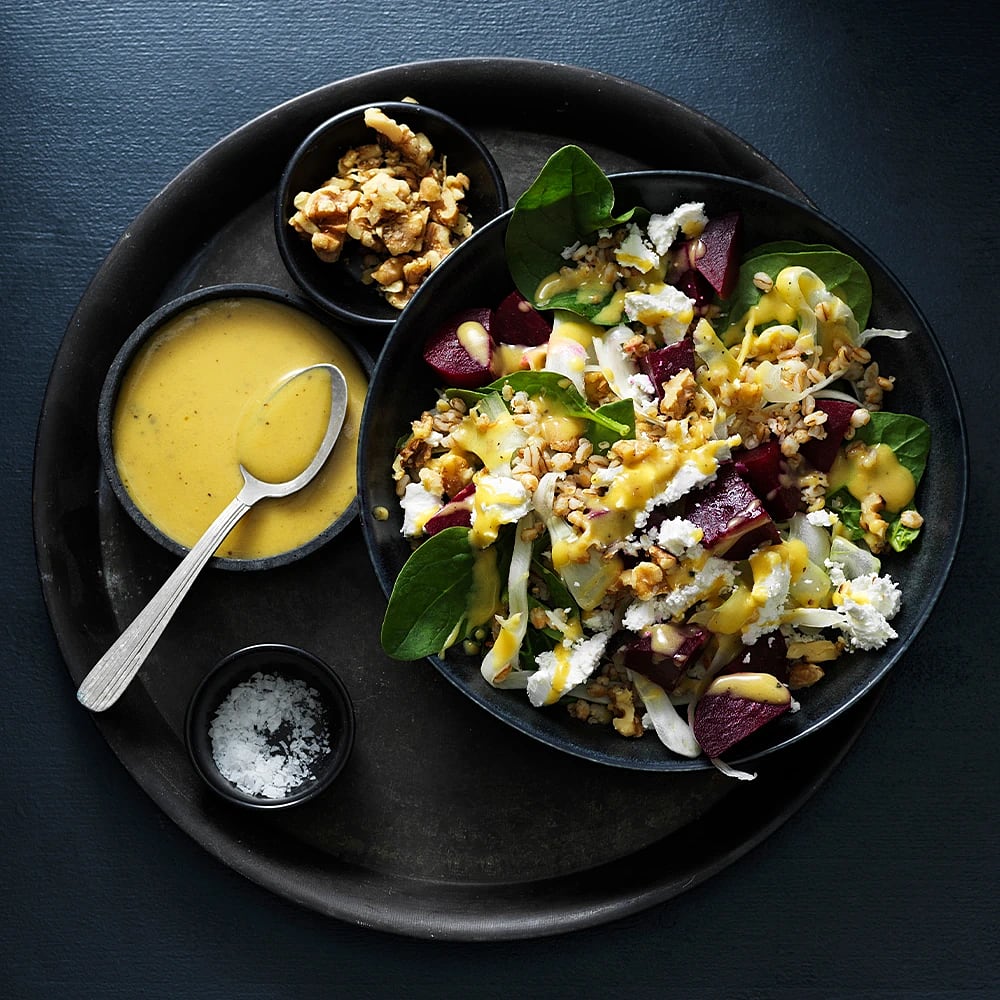 Chèvresallad med rödbetor och senapsdressing | Recept ICA.se