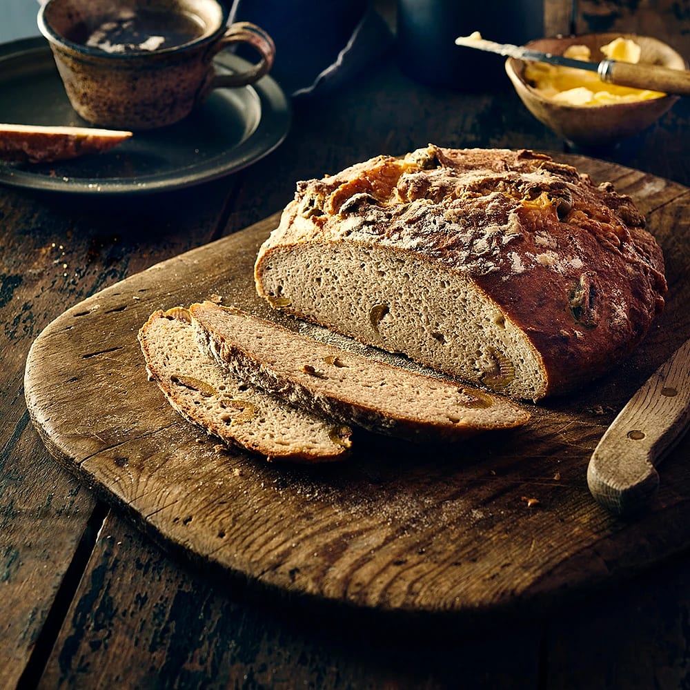 Glutenfritt olivbröd med lagrad ost | Recept ICA.se