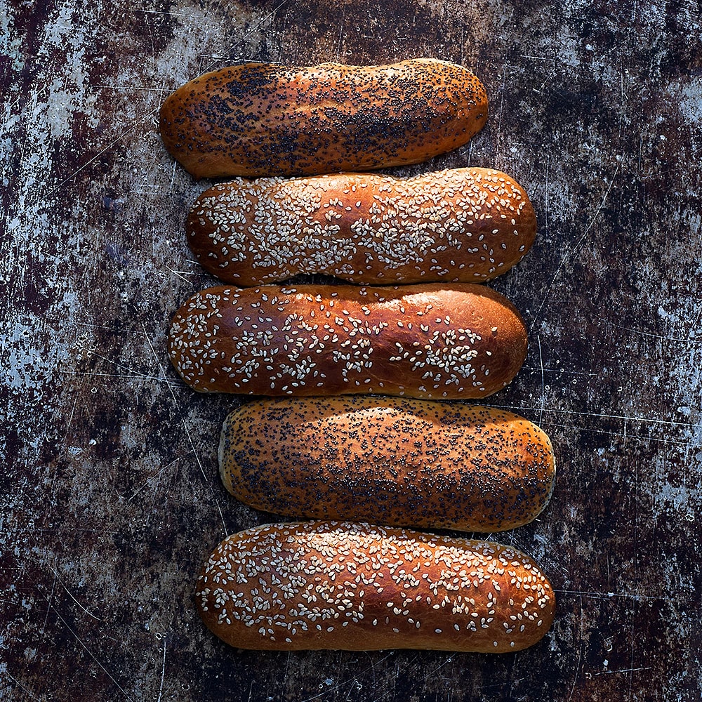 Stora bröd till grillkorv | Recept ICA.se