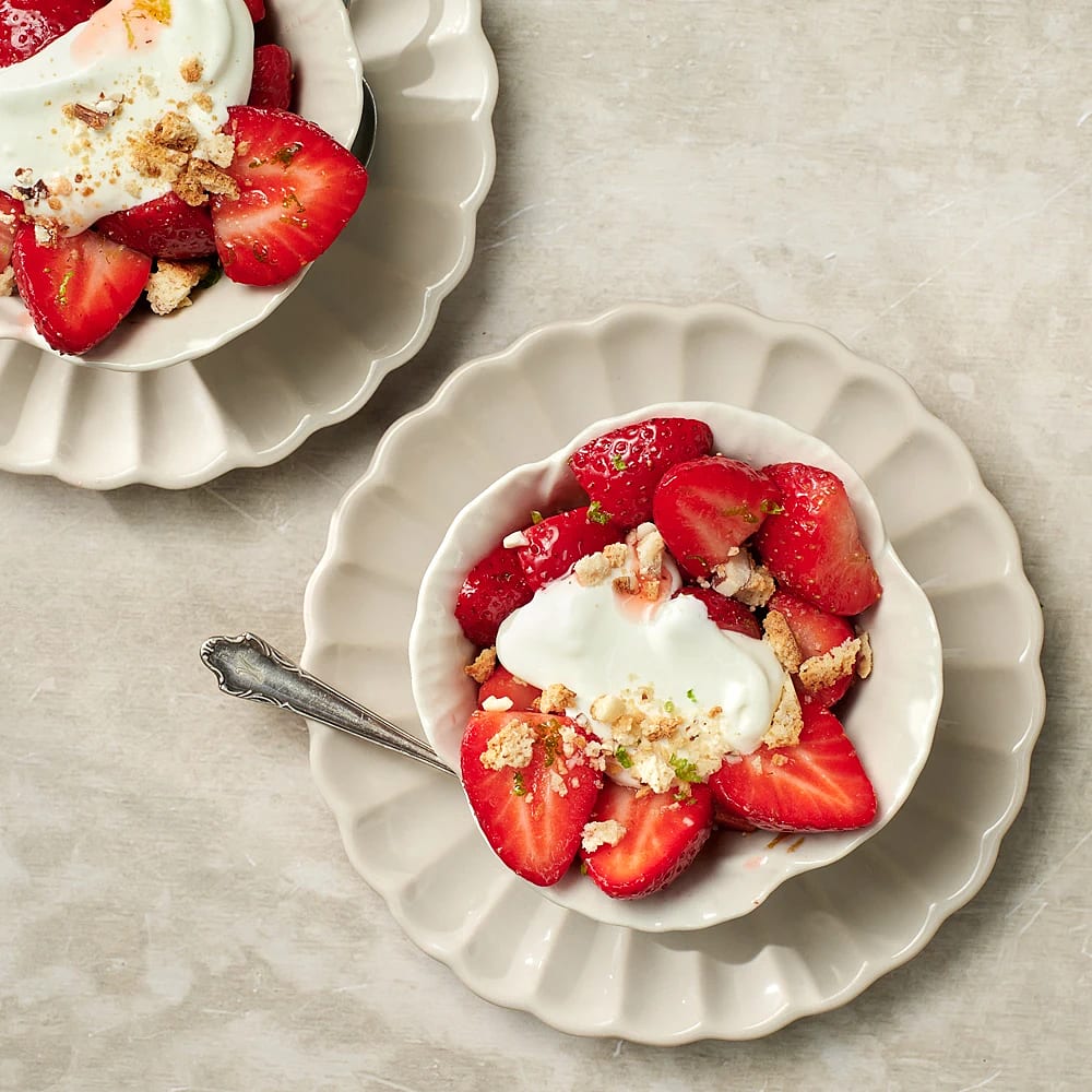 Marinerade jordgubbar med mascarpone | Recept ICA.se