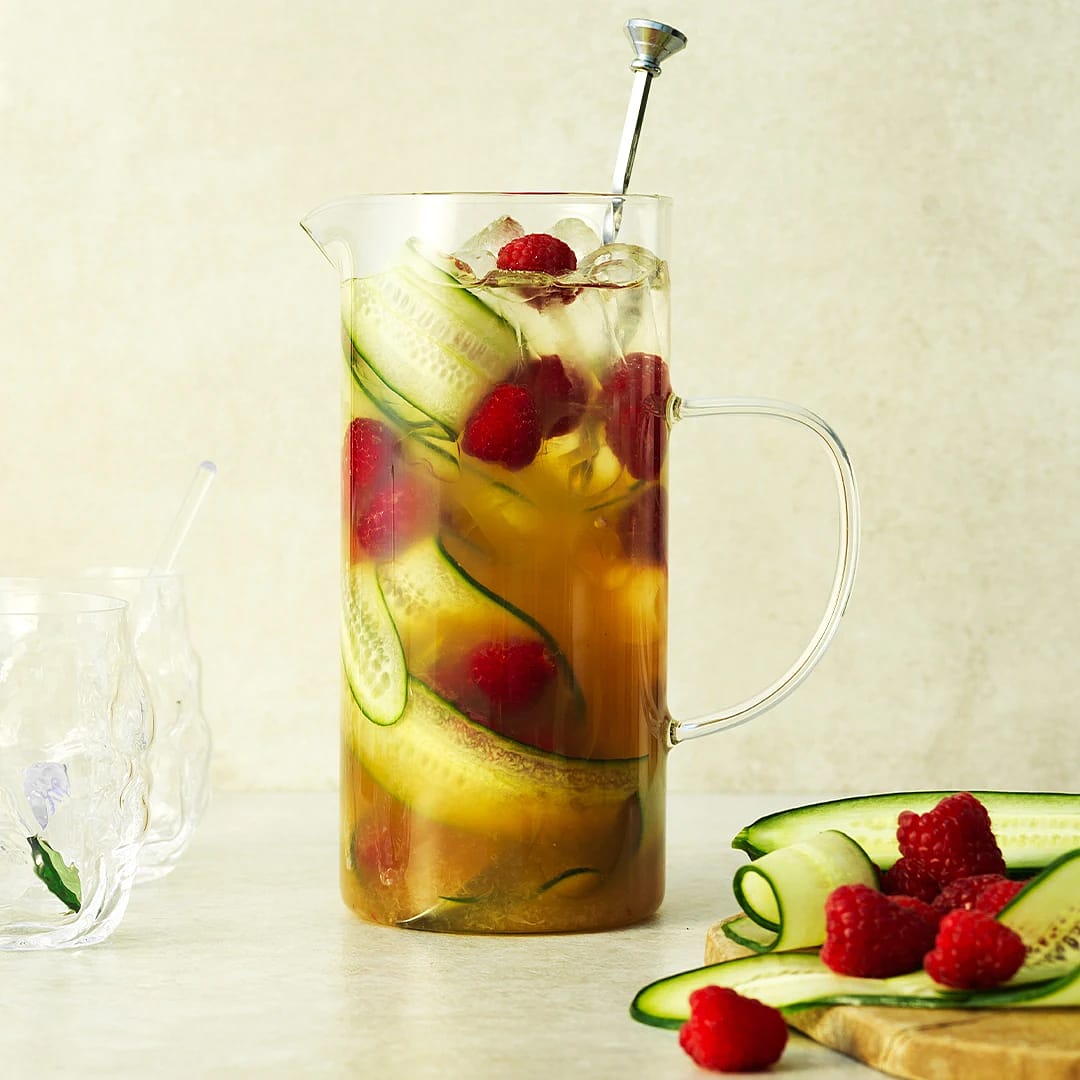 Pimm's med hallon och gurka | Recept ICA.se