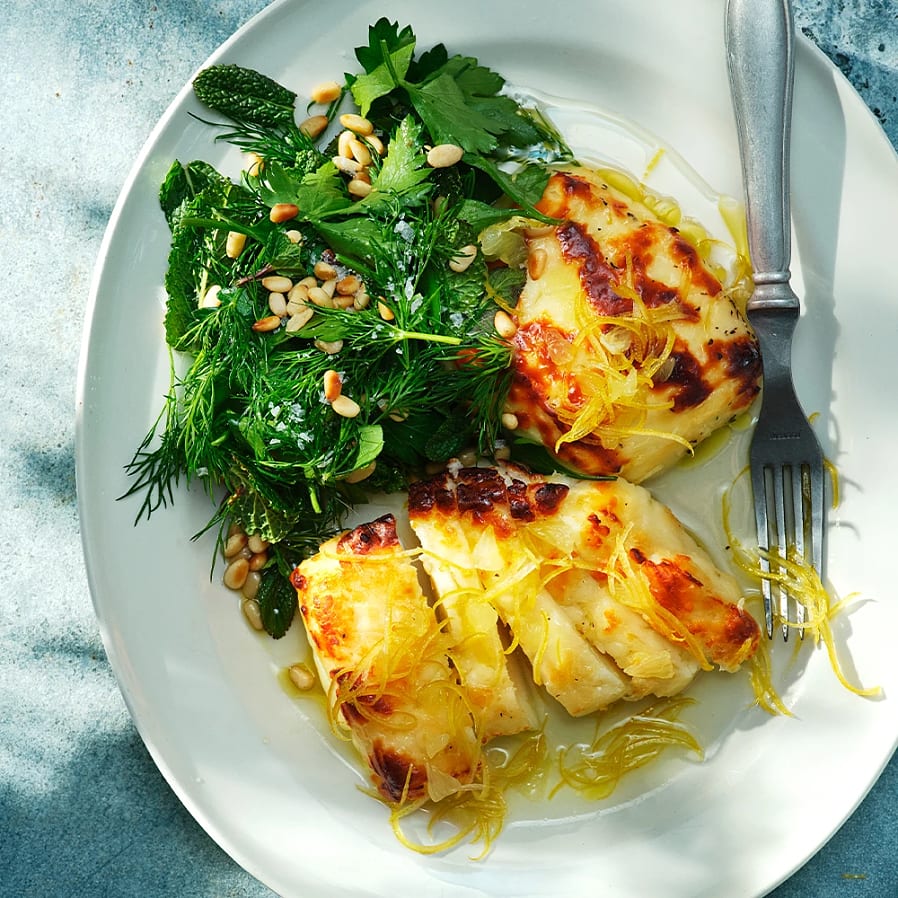 Halloumi med syltade citronskal och örtsallad