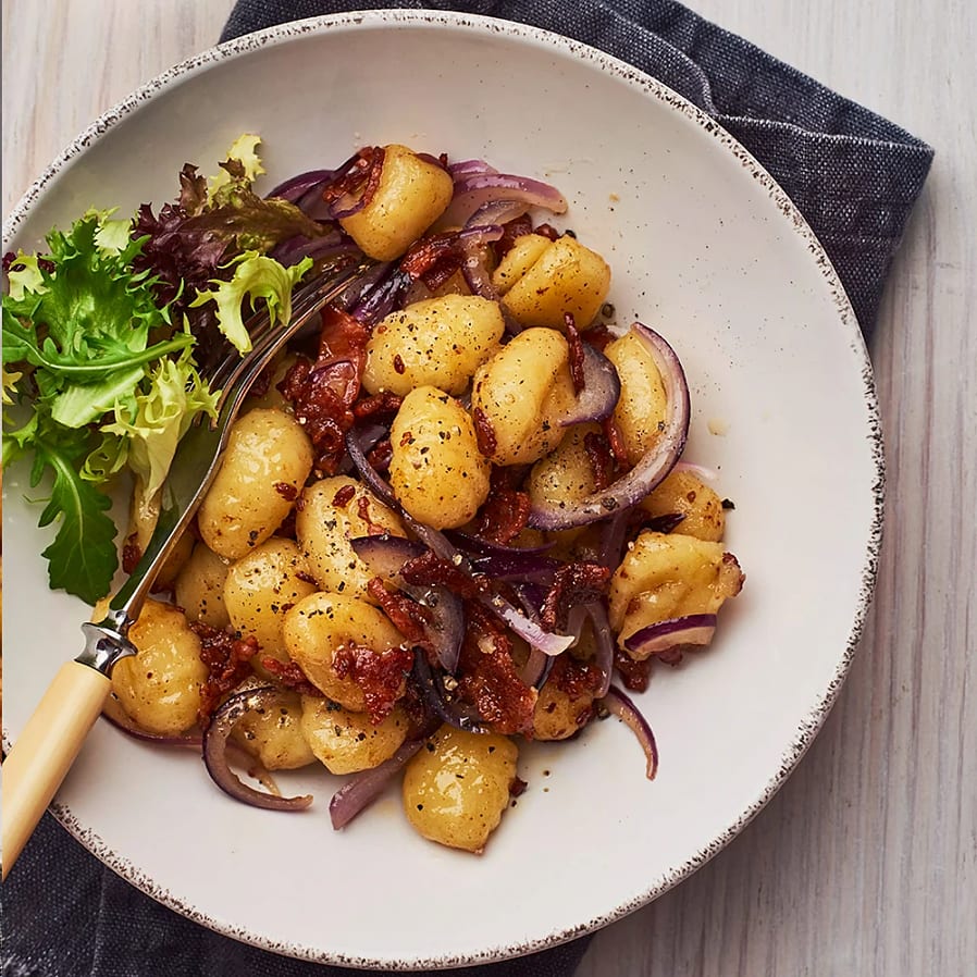 Gnocchi med bacon och brynt smör