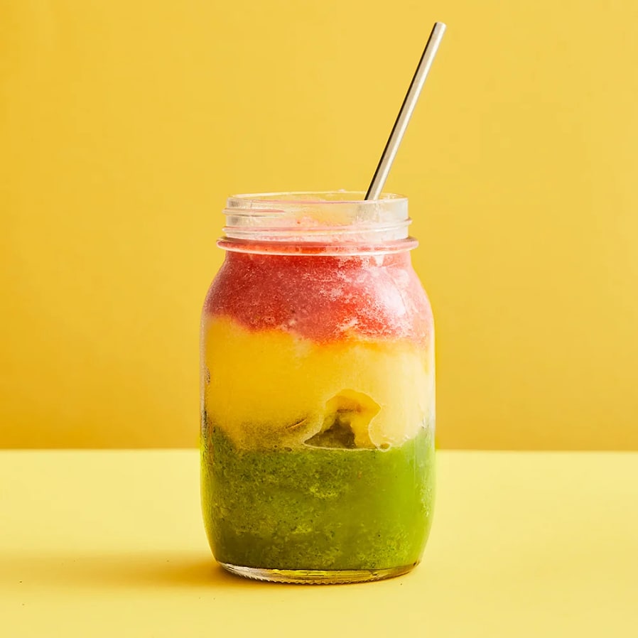 Slush med ananas, basilika och jordgubbar