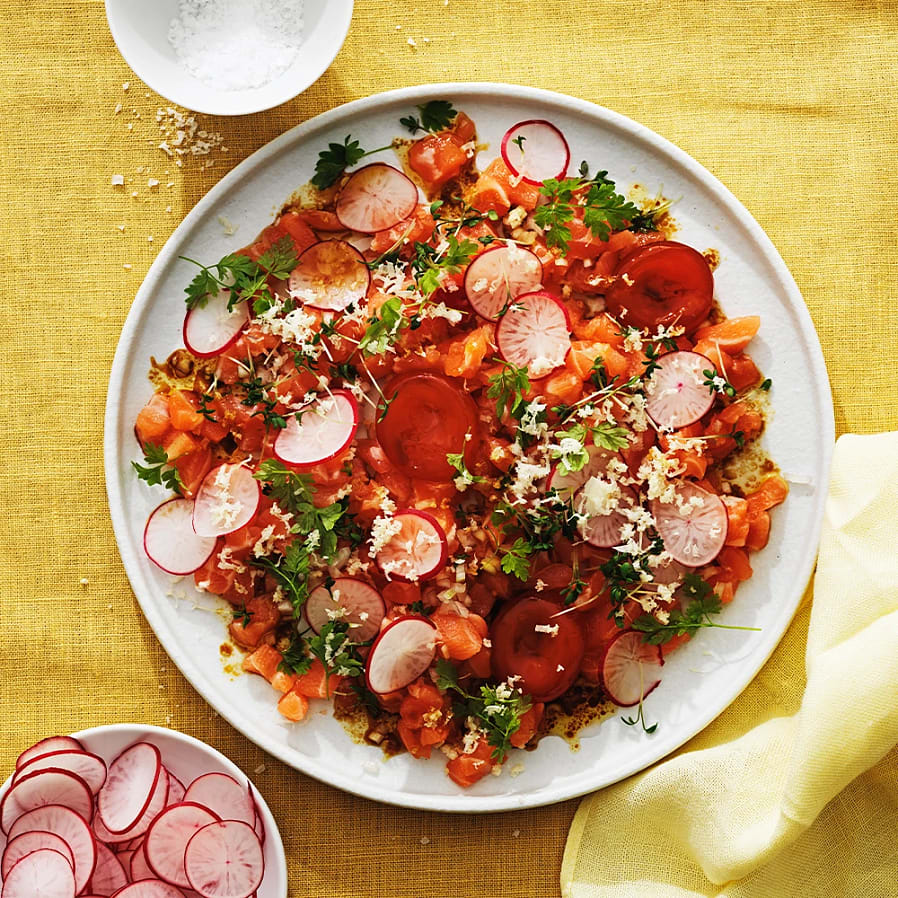 Laxtartar med sojagravad äggula