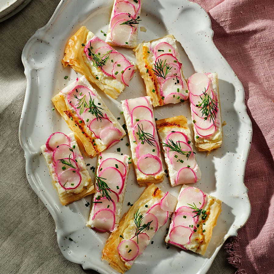 Filodegsflarn med ricotta och rädisor