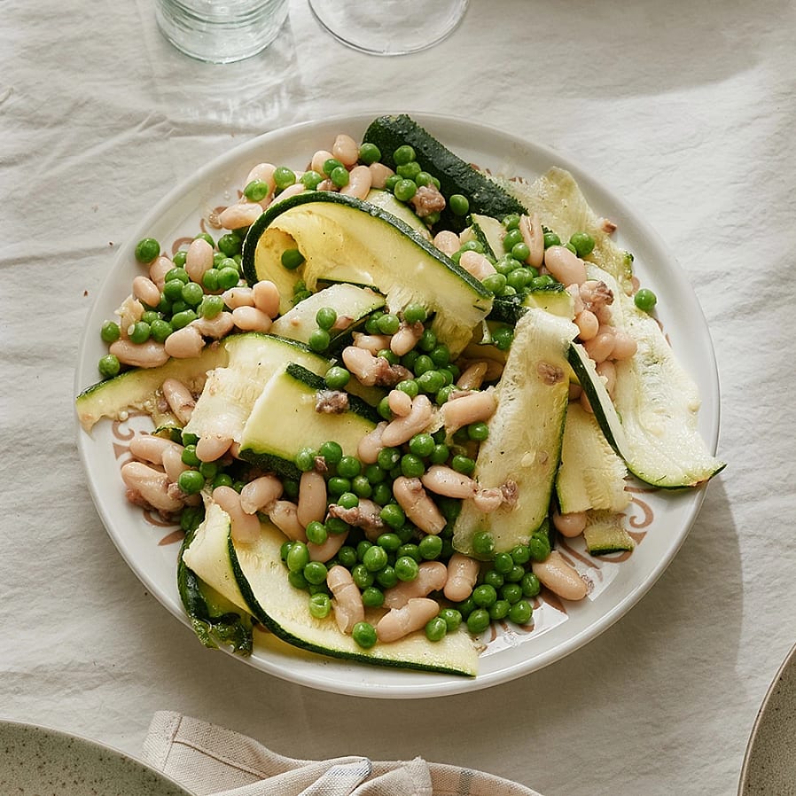 Zucchini och bönor och sardellsås