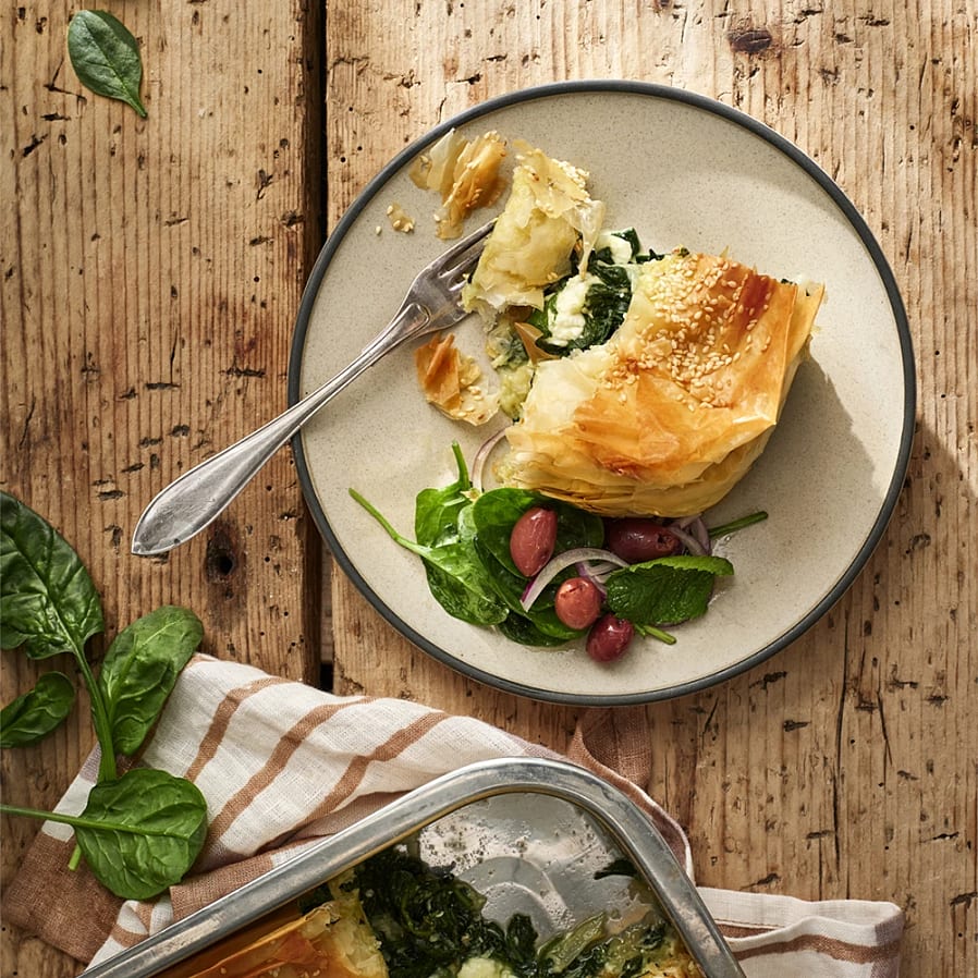 Spanakopita - grekisk spenatpaj med filodeg och fetaost