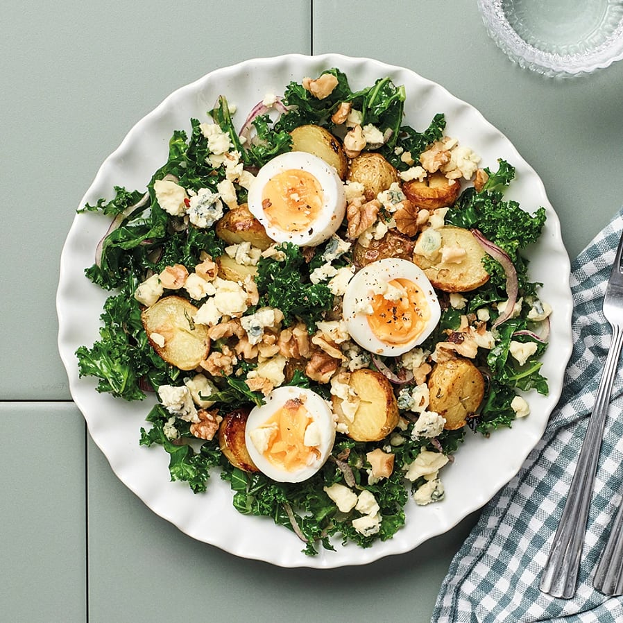 Matig sallad med honungsrostad potatis, grönkål och ädelost