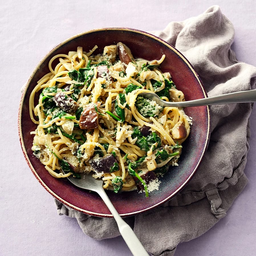 Pasta med aubergine och karamelliserad lök