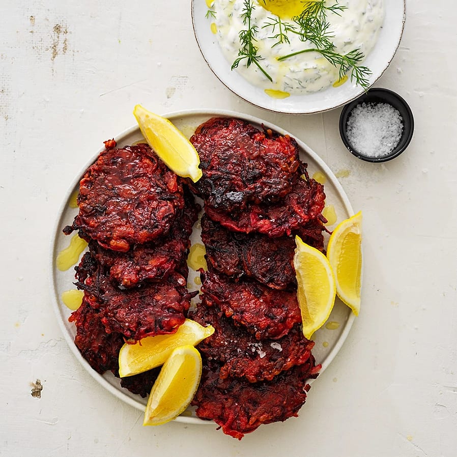 Bet- och halloumifritters med yoghurtsås