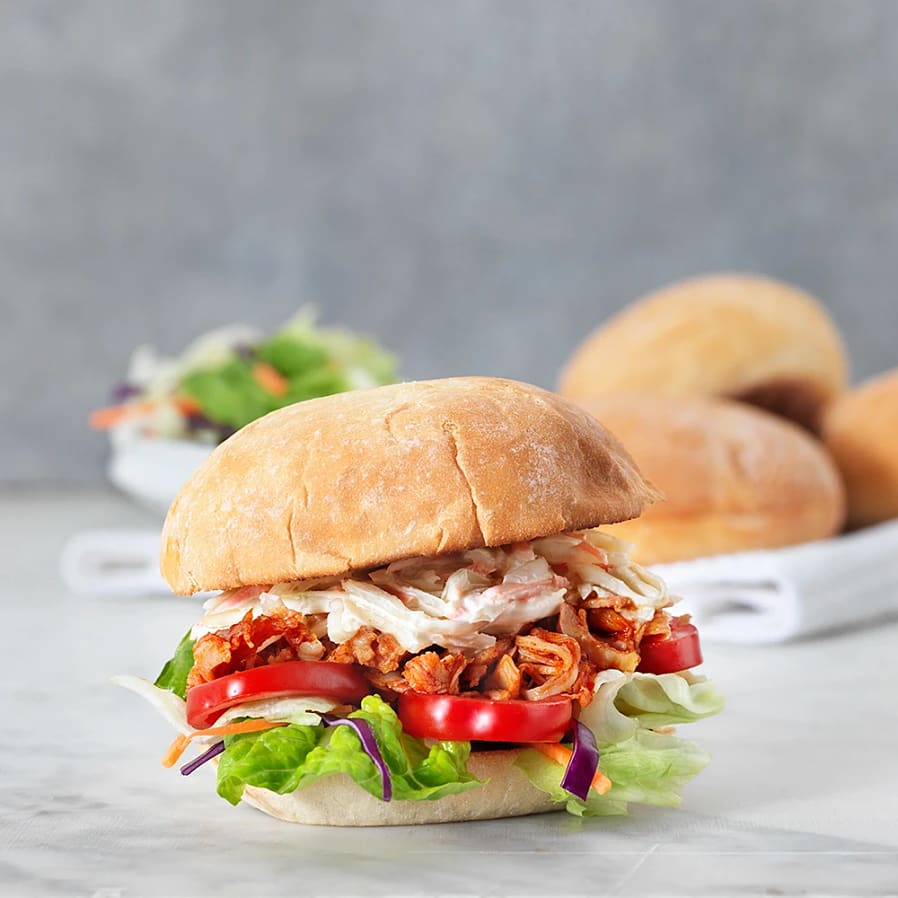 Pulled chickenburgare med coleslaw