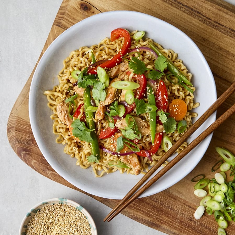 Nudelwok med teriyaki och kyckling