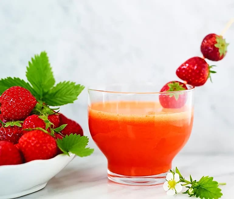 Svensk sommar- Juice med smak av jordgubbar
