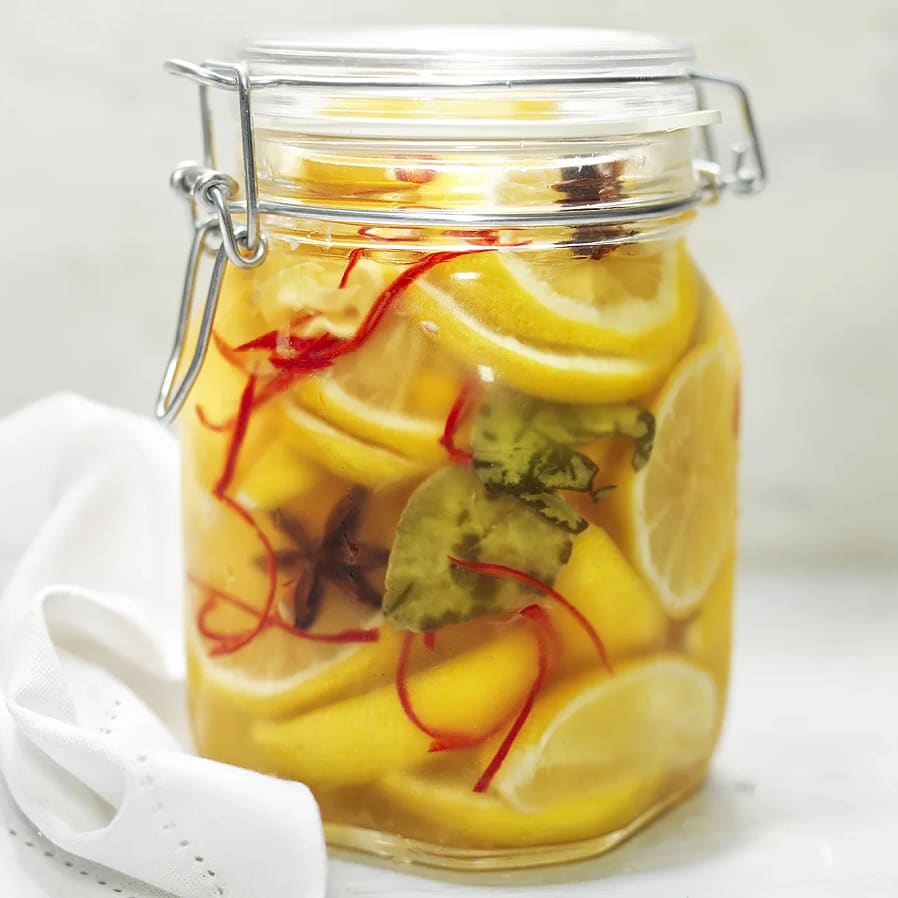 Picklad citron med ingefära, chili och stjärnanis