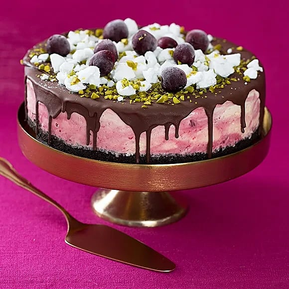 Glasstårta med körsbär och choklad