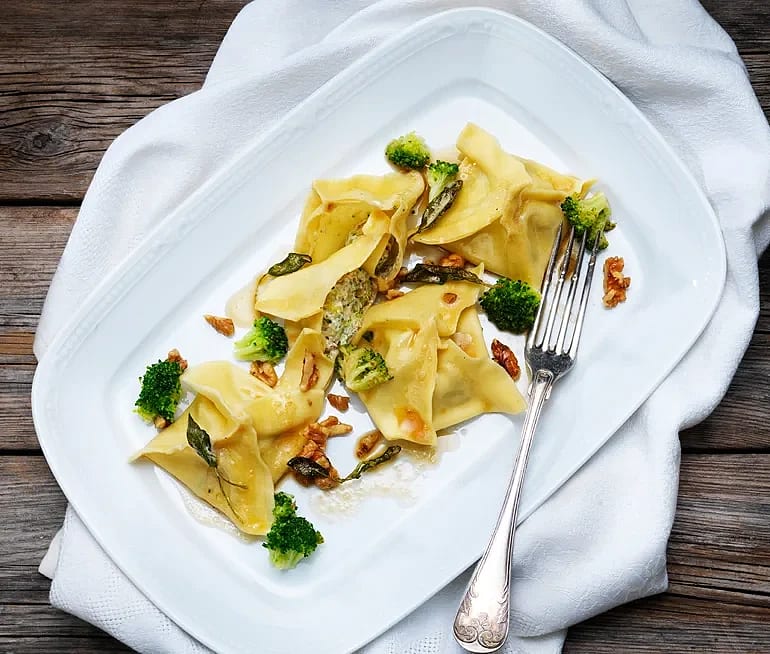 Toskanska ”tortelli” med broccoli, ricotta och valnötter