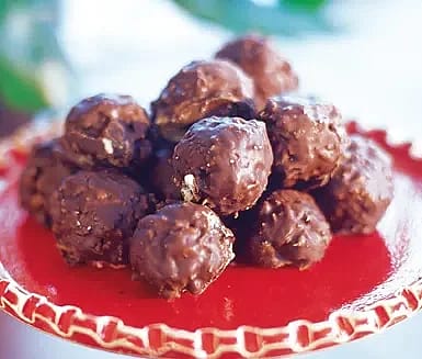 Chokladdoppade kokosbollar (Beijos de Côco com Chocolate)