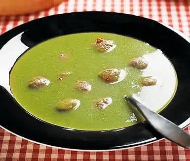 Grön soppa med frikadeller