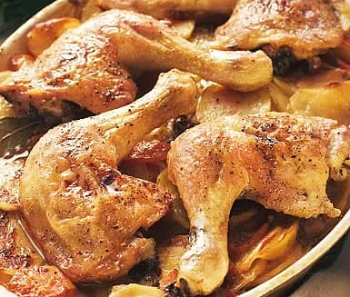Ugnsstekt kyckling med barbecuegratäng