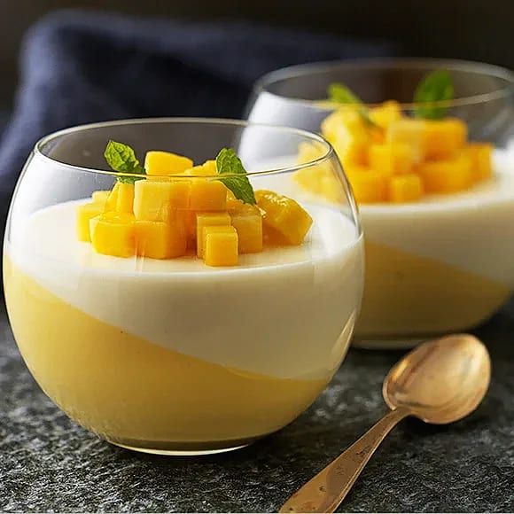 Mango- och yoghurtpannacotta