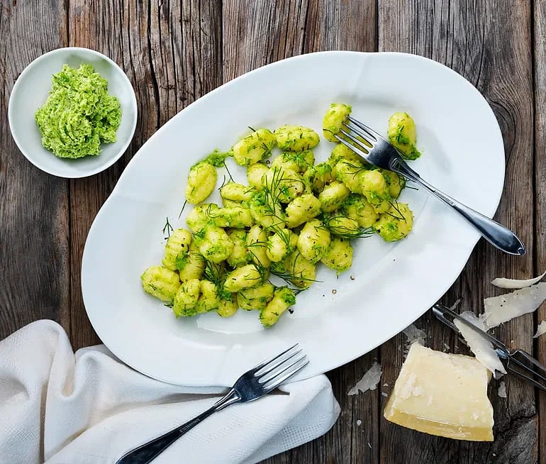 Gnocchi med grönt ärt- och örtsmör