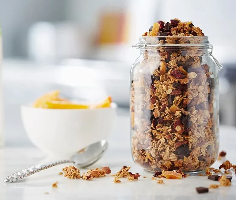 Ljuvlig granola med apelsin, pecannötter och mandlar