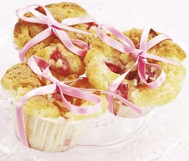 Muffins med jordgubbar och vit choklad