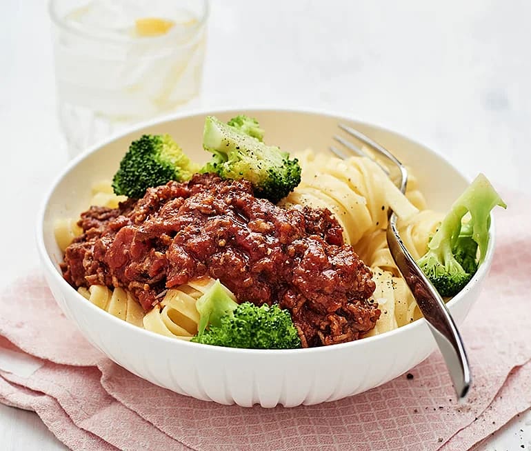 Köttfärssås med tagliatelle och broccoli