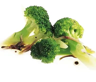Ångad broccoli med sardellvinägrett