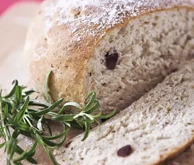 Gott bröd med oliver och rosmarin