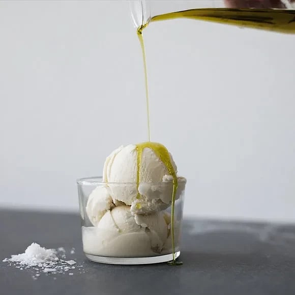 Vaniljglass med olivolja och himalayasalt