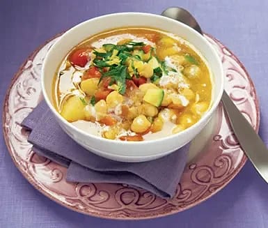 Kryddig soppa med potatis och kikärter