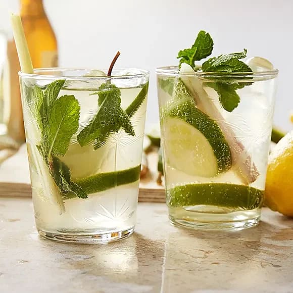 Gin och tonic med citrongräs