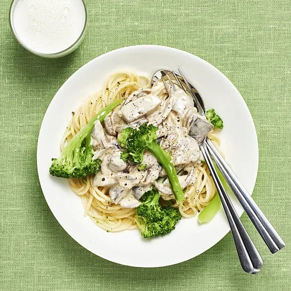 Pasta med svampsås och broccoli | Recept 