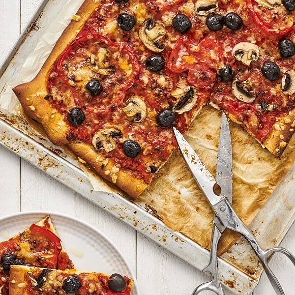 Pizza margherita med champinjoner
